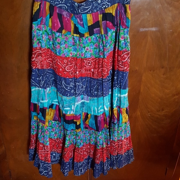 Colorful long pleated skirt - Picture 2 of 3